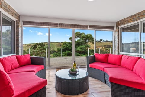 Bulla Hill Villas - Spacious Group Accommodation, 5 Min to Airport Haus in Melbourne