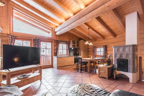 Communal lounge/ TV room, TV and multimedia, Kitchen or kitchenette, Living room, Seating area, Dining area