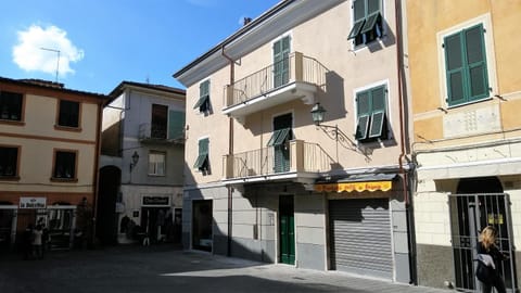 Property building, Facade/entrance