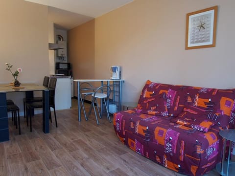 Studio agréable proche plage et marché, parking inclus! - FR-1-92-694 Appartamento in Château-d'Olonne