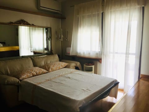 Bed, Photo of the whole room, air conditioner