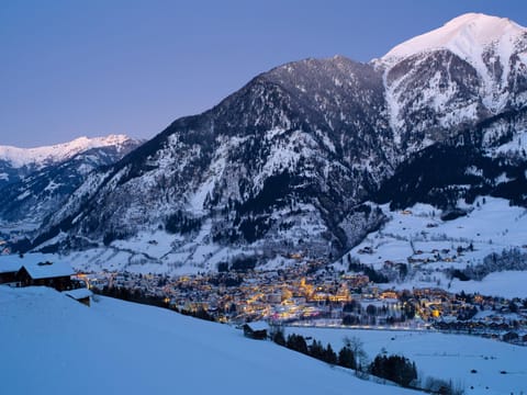 Neighbourhood, Natural landscape, Winter, Hiking, Mountain view