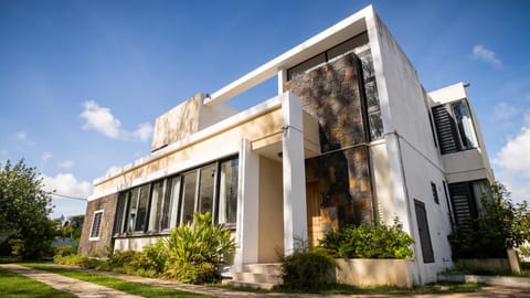 Property building, Facade/entrance, Garden