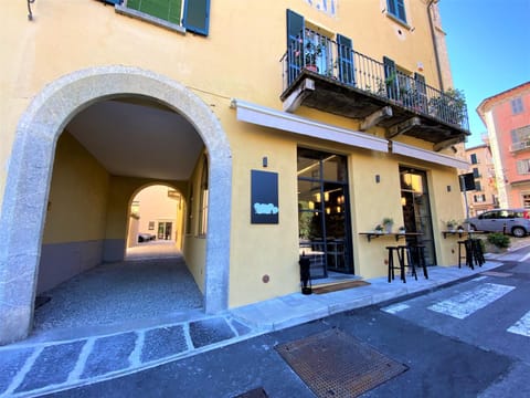 Property building, Facade/entrance, On site, City view, Street view