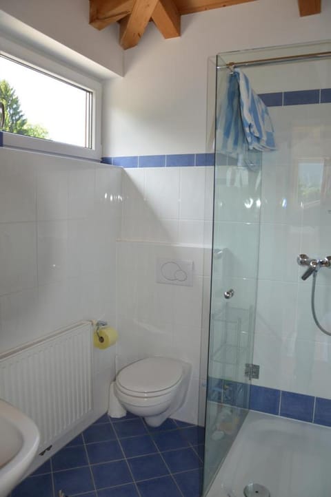 Photo of the whole room, Decorative detail