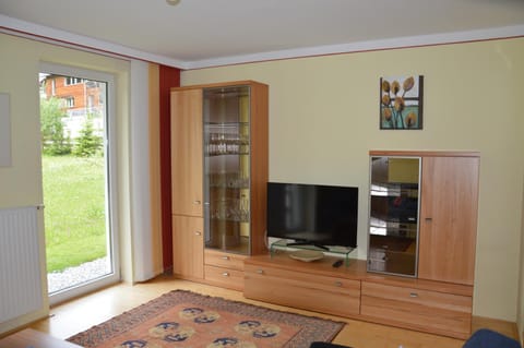 Photo of the whole room, Decorative detail