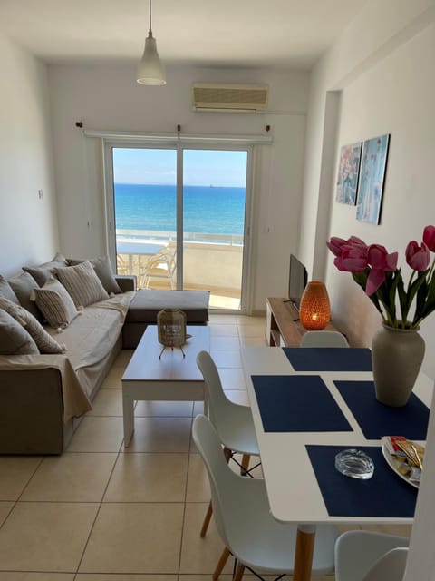 Living room, Seating area, Dining area, Sea view