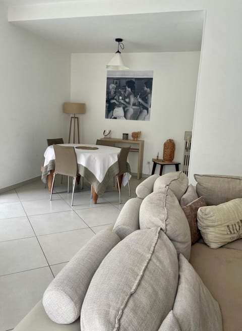 La Maison Blanche Apartment in Arles