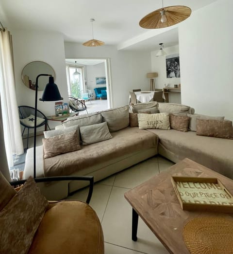 La Maison Blanche Apartment in Arles