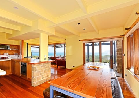 Cloudy Bay Villa House in South Bruny