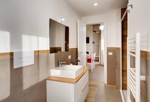 Shower, Toilet, Bathroom, City view, Street view, Family