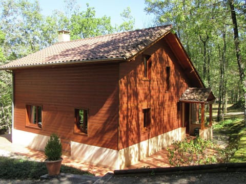 Chalet in the woods of beautiful Dordogne valley Chalet in Souillac
