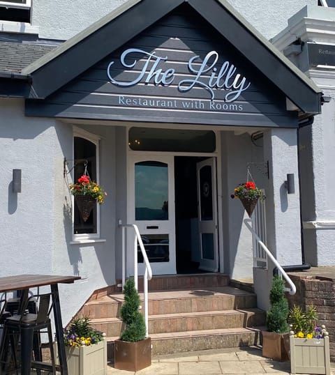 The Lilly Restaurant With Rooms Alojamiento y desayuno in Llandudno