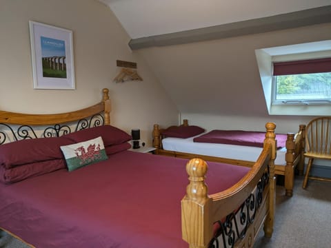 Llangollen Hostel Self-catering- ALL Private Bedrooms None Shared Hostel in Llangollen