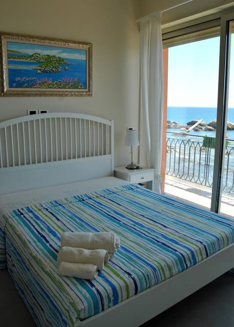 Bed, Day, Sea view