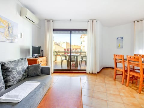 Beautiful Apartment in Palamos with Balcony Haus in Palamós