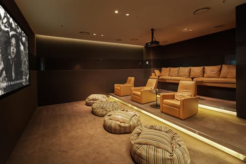 Communal lounge/ TV room