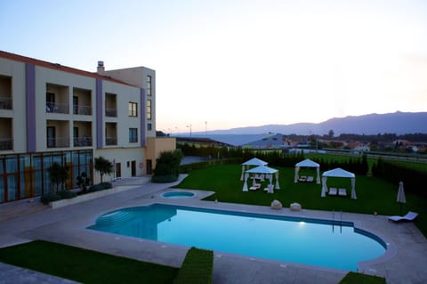 Property building, Day, Natural landscape, Mountain view, Pool view, Swimming pool, sunbed