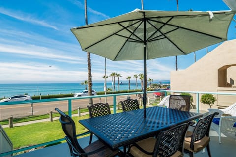 Ocean View with Large Balcony, Air Conditioned House in Oceanside
