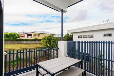 Oxford Steps - Executive 2BR Bulimba Apartment Across from the Park on Oxford St Eigentumswohnung in Bulimba