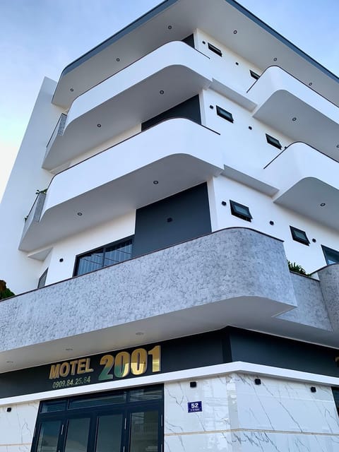 Property building, Day, Balcony/Terrace