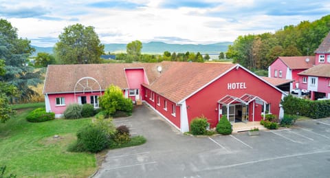 Property building, Spring, Day, Natural landscape, Bird's eye view, Mountain view