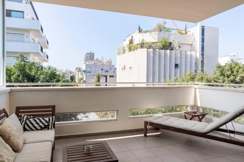 Sunny Luxury Apartments Condo in Tel Aviv-Yafo