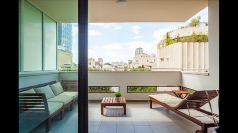 Sunny Luxury Apartments Condo in Tel Aviv-Yafo