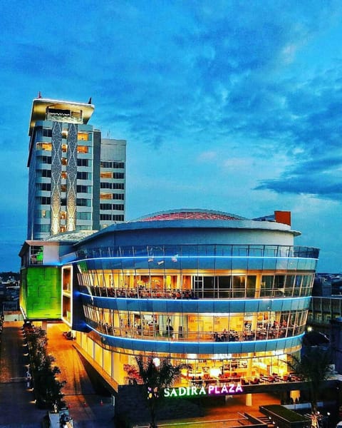 Restaurant/places to eat, Facade/entrance, Shopping Area