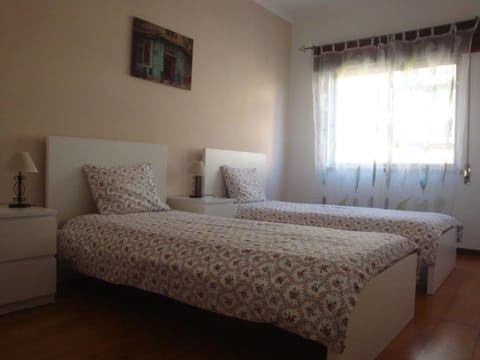 Spacious Central 2 Bedroom Apartment Condominio in Setúbal Municipality