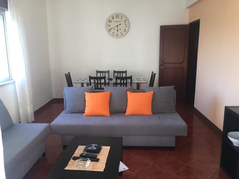 Spacious Central 2 Bedroom Apartment Condo in Setúbal Municipality