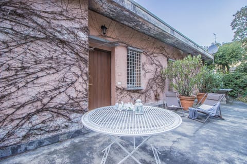 Property building, Facade/entrance, Off site