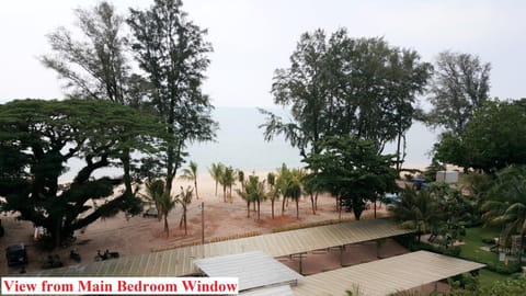 By the Sea- Pool and Sea View Condo in Penang