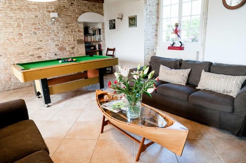 Billiard, Game Room, Living room, Seating area
