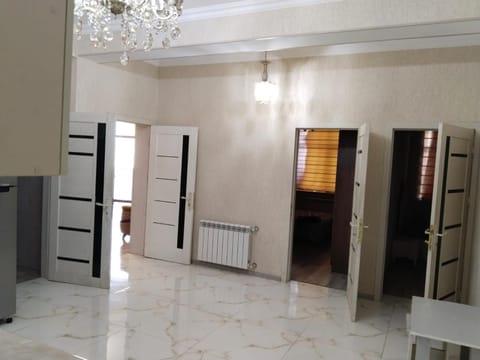 3 Bedrooms 28 MAJ metro Apartamento in Baku