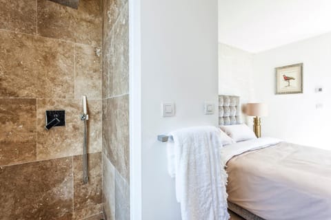 Shower, Bedroom