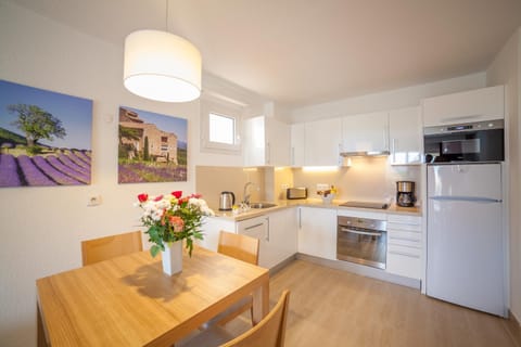 Dining area, kitchen