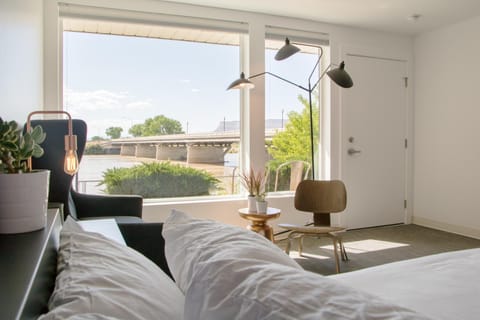 Skyfall Guestrooms Posada in Green River