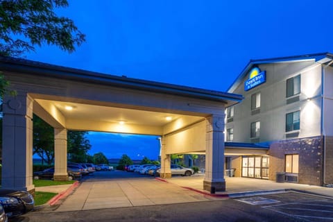Days Inn & Suites by Wyndham Denver International Airport Hotel in Commerce City