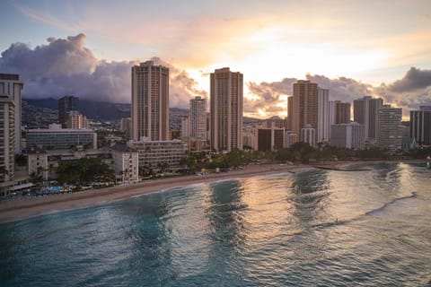 Moana Surfrider, A Westin Resort & Spa, Waikiki Beach Resort in Waikiki Beach