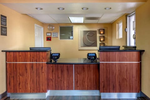 Comfort Inn & Suites Near Universal - North Hollywood – Burbank Hotel in North Hollywood