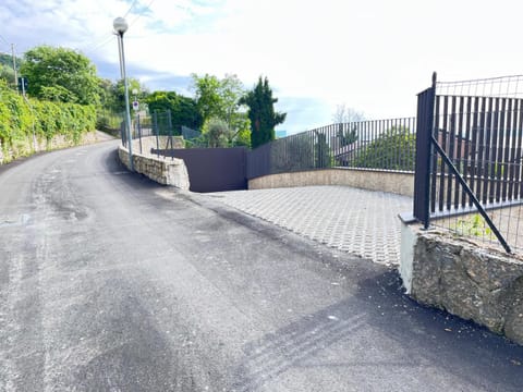 Facade/entrance, Day, Neighbourhood, Natural landscape