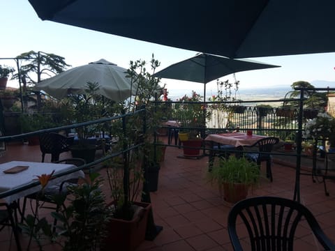 Balcony/Terrace, City view, Mountain view