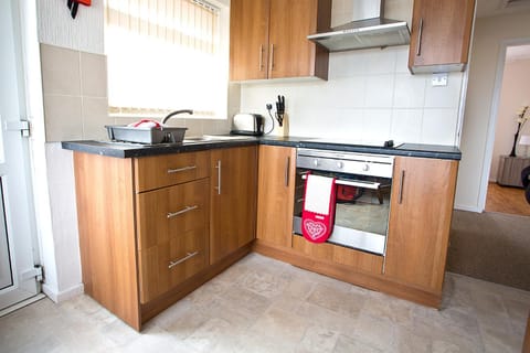 Property building, Coffee/tea facilities, Kitchen or kitchenette