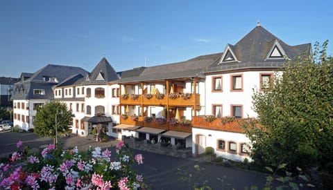 Property building, Day