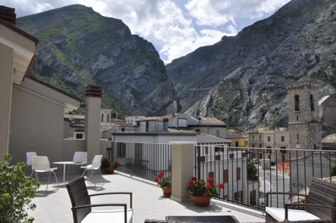 Balcony/Terrace, Mountain view