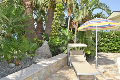 Garden, Swimming pool, sunbed