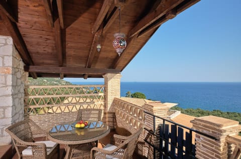 Patio, Natural landscape, View (from property/room), Balcony/Terrace, Dining area, Garden view, Sea view