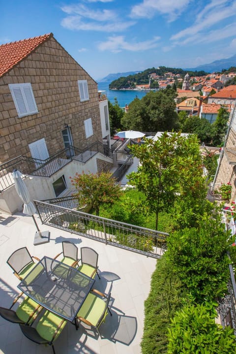 Patio, Garden, Balcony/Terrace, Seating area, City view, Garden view, Landmark view, Mountain view, Sea view