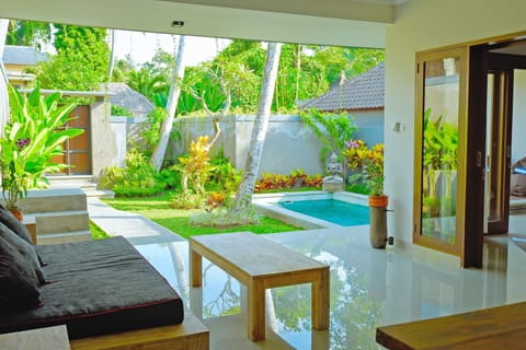 Living room, Garden view, Pool view